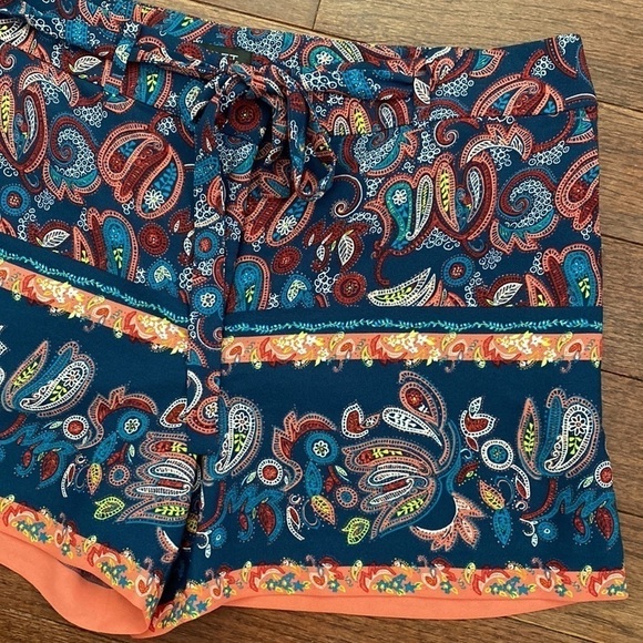 Paisley print loft shorts with tie waist - Picture 3 of 6